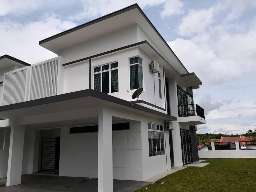 Johor Desaru Beach Bungalow Villas Kangkar Chemaran Экстерьер фото